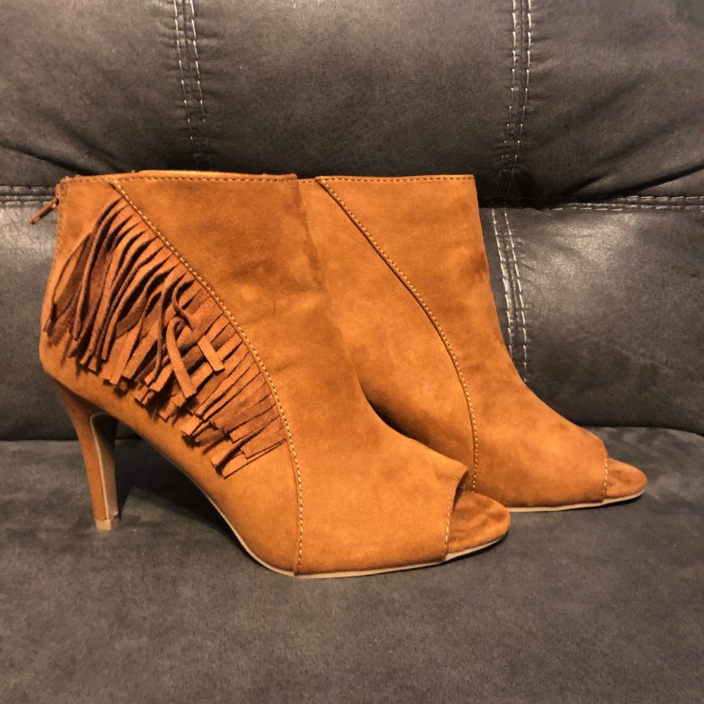 Fringe suede heels!